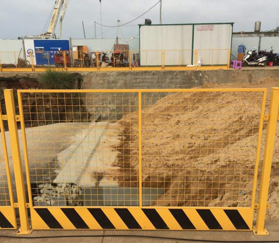 臨邊基坑防護欄.jpg