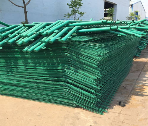 現貨雙邊絲護欄網價格